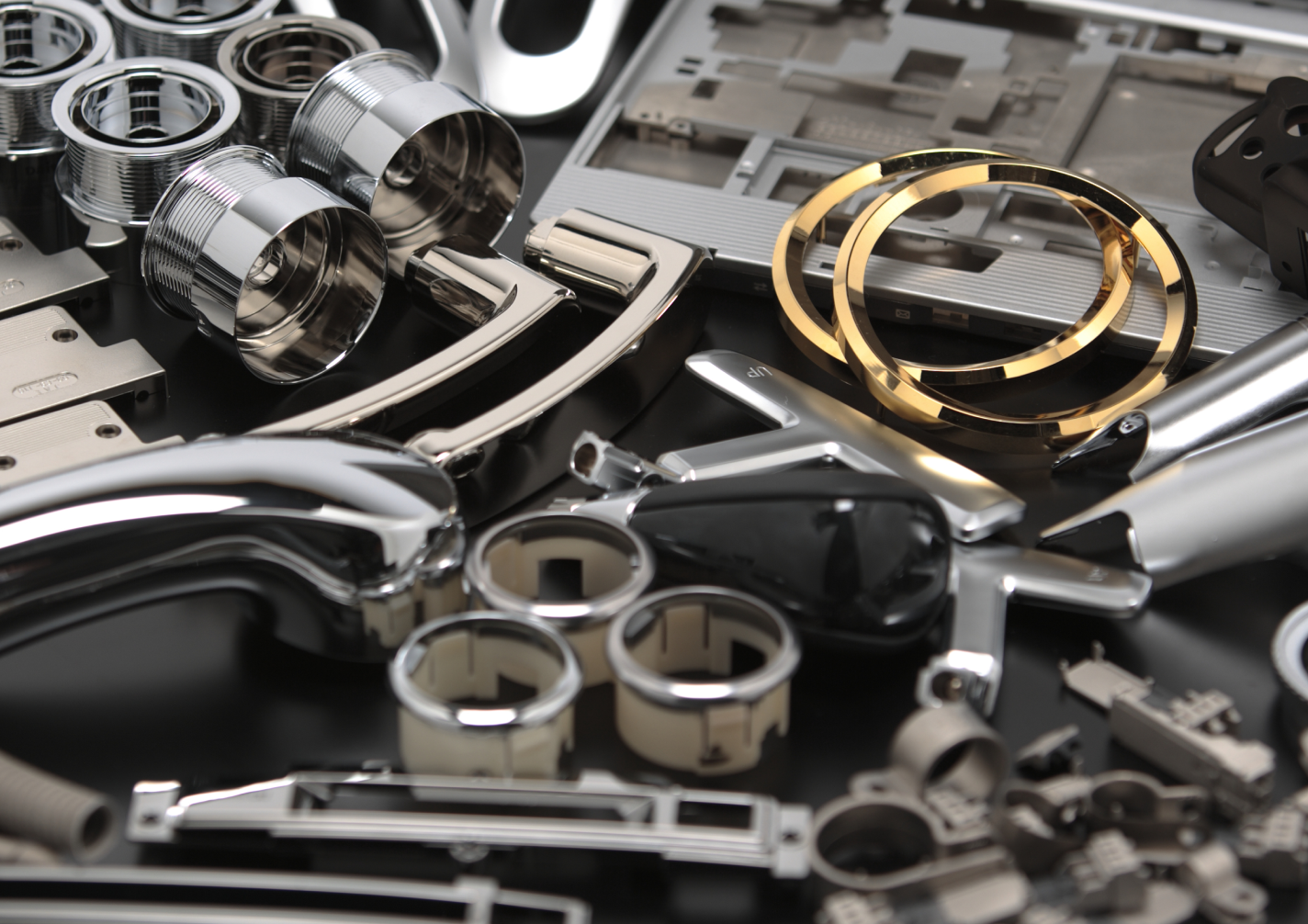 塚田理研の製造現場をイメージさせる部品の写真